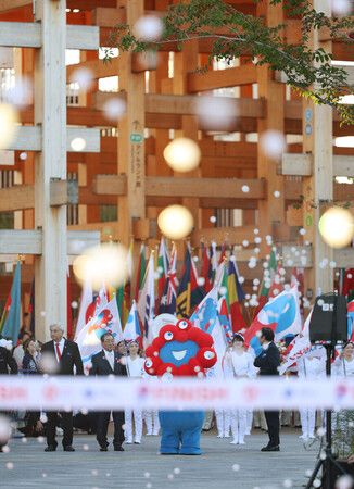 13日下午,配合大阪・關西世博會閉幕舉行的「國旗遊行」