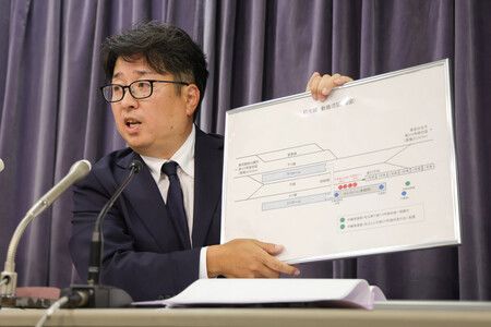東武鐵道設施部部長佐藤晃一在記者會上說明事故發生當時的情況。20日下午、國土交通省