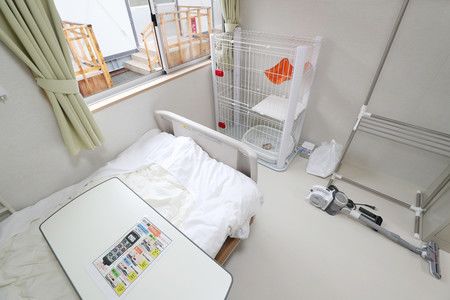 在東京都開設，可以攜帶寵物一起住宿的新型冠狀病毒患者療養設施＝９日上午、品川區