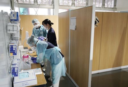 對媒體大眾公開的成田機場「PCR中心」檢體採取空間＝2日上午於千葉縣成田市