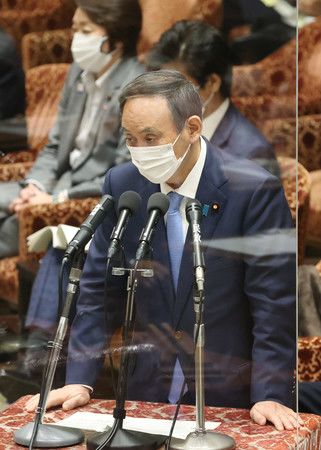 在衆議院予算委員會上答詢的日本首相菅義偉＝17日上午、於國會内