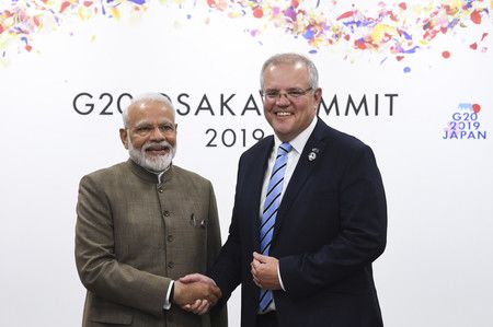 印度總理莫迪（左）與澳洲總理莫里森＝2019年6月、大阪（EPA時事）