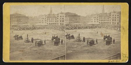 1860年6月16日、德川幕府使節團來訪紐約時聚集的群眾。前方是正在準備的禮炮隊。美國國會圖書館藏（紐約日本歷史評議會事務局提供・時事）