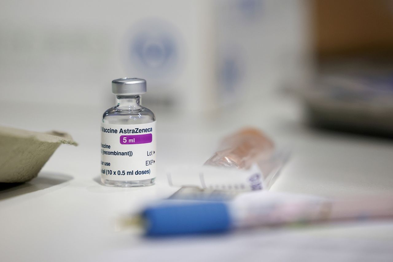 根據英國牛津大學調查，使用英國阿斯利康（AZ）製的新型冠狀病毒疫苗施打4週後，再度施打美國輝瑞製疫苗，防疫效果將會比第二次使用同樣阿斯利康製的場合還要高免疫力。照片為2月18日攝影（2021年　路透/Henry Nicholls）