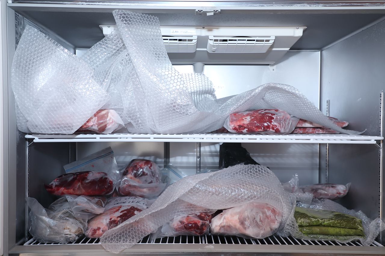 冰箱裡冷凍保存著解體後的山豬肉