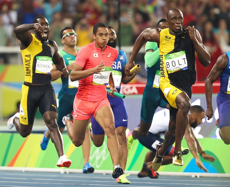Ямайский бегун рекордсмен. Усейн болт рекорд на 100 метров. Спринт 100 метров мужчины. Мировой рекорд 100м бег мужчины. 100 Метров Ямайка.