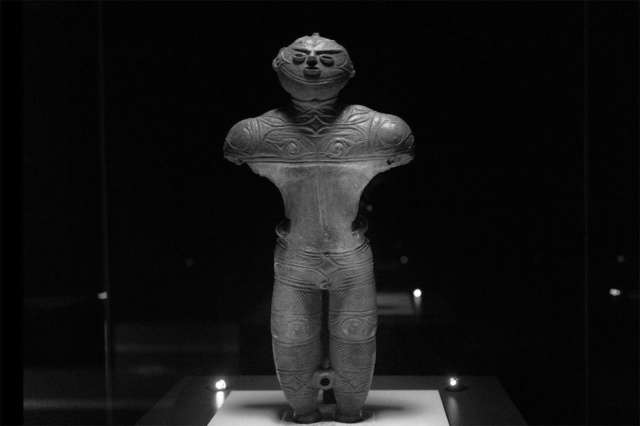 "国宝の中空土偶(カックウ)。函館市縄文文化交流センター(2021)