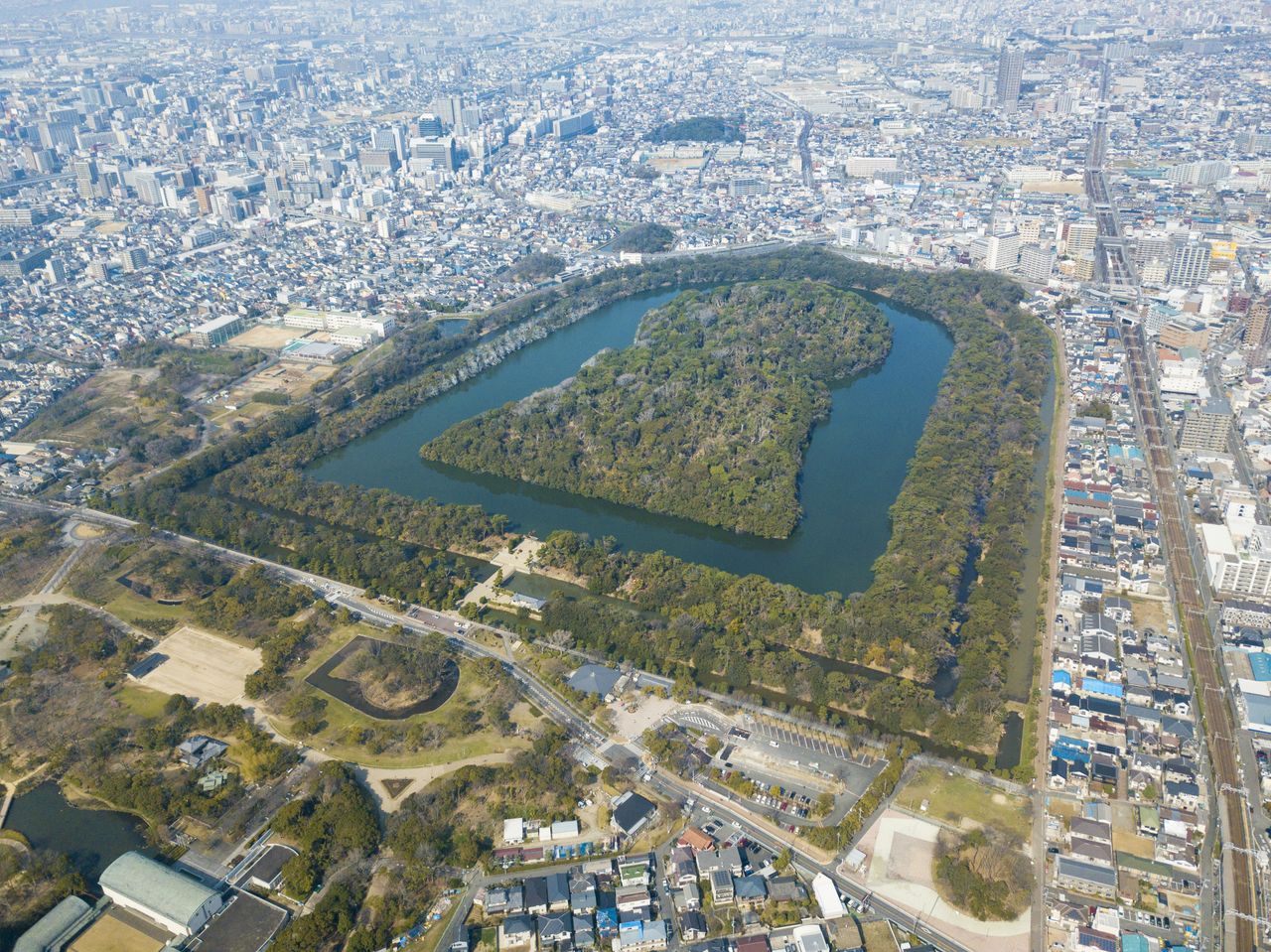 世界最大級の墓 仁徳天皇陵古墳 と百舌鳥古墳群 大阪府堺市 Nippon Com