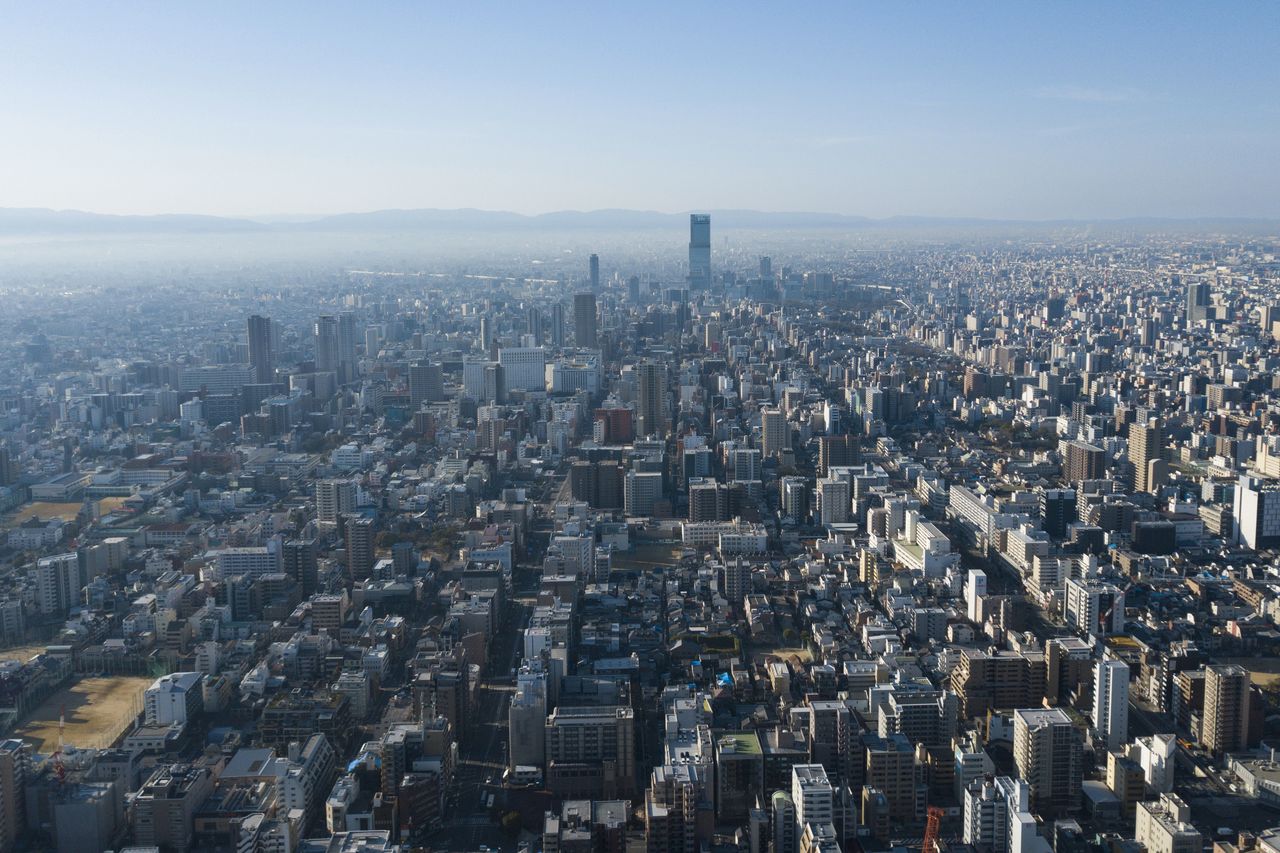 大阪中心地から眺めると、あべのハルカスはダントツの高さ
