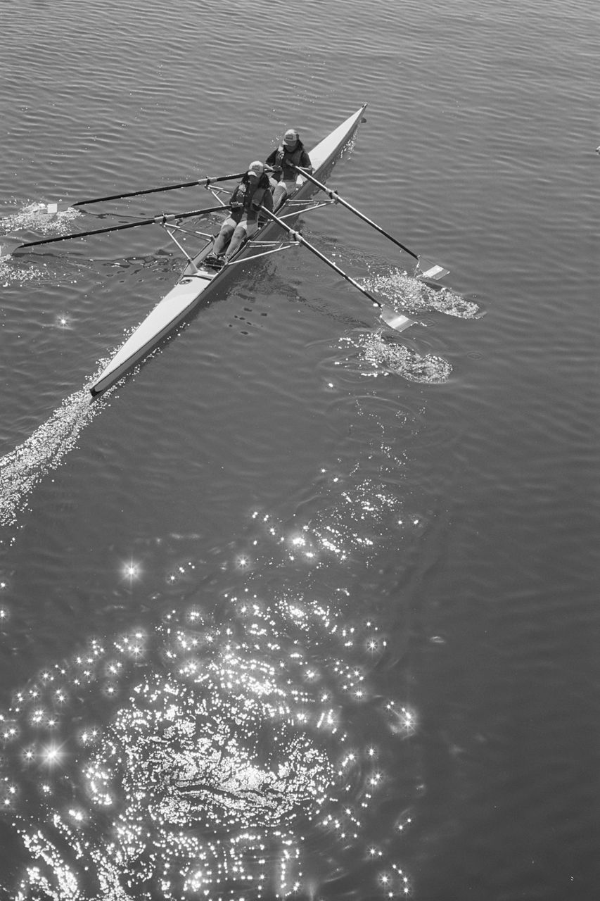 緑の島近くで練習に励んでいた函館水産高校ボート部(2010)