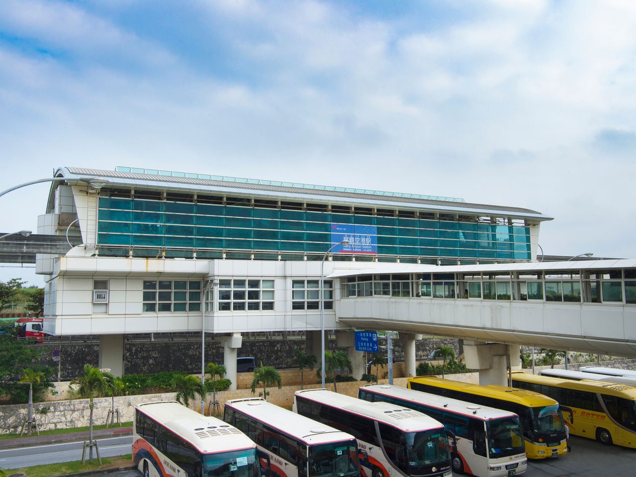 ゆいレールは那覇空港に直結する
