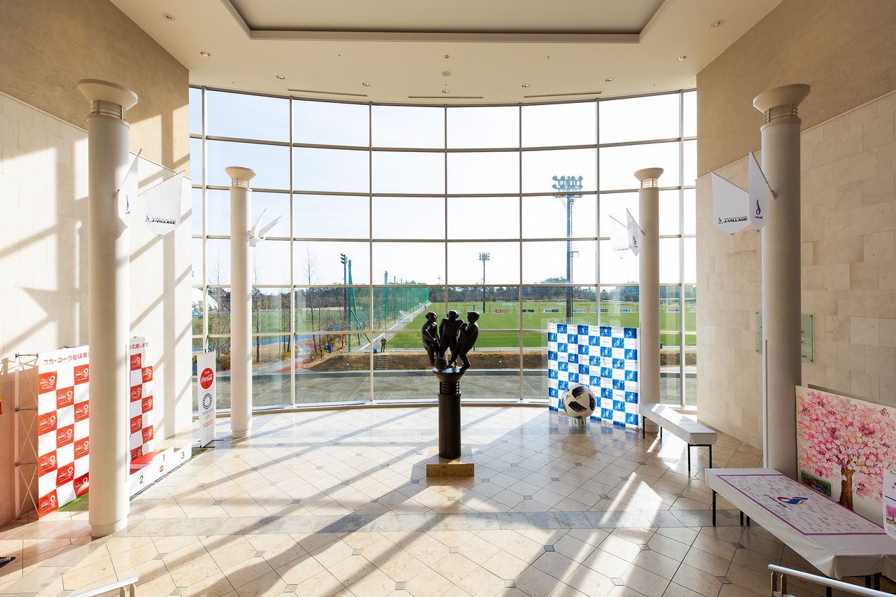 本来の姿に戻り、宿泊客を迎える現在のエントランスホール