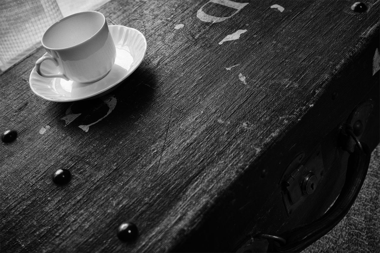 岡村昭彦一家がちゃぶ台代わりに愛用したかばん(2022)