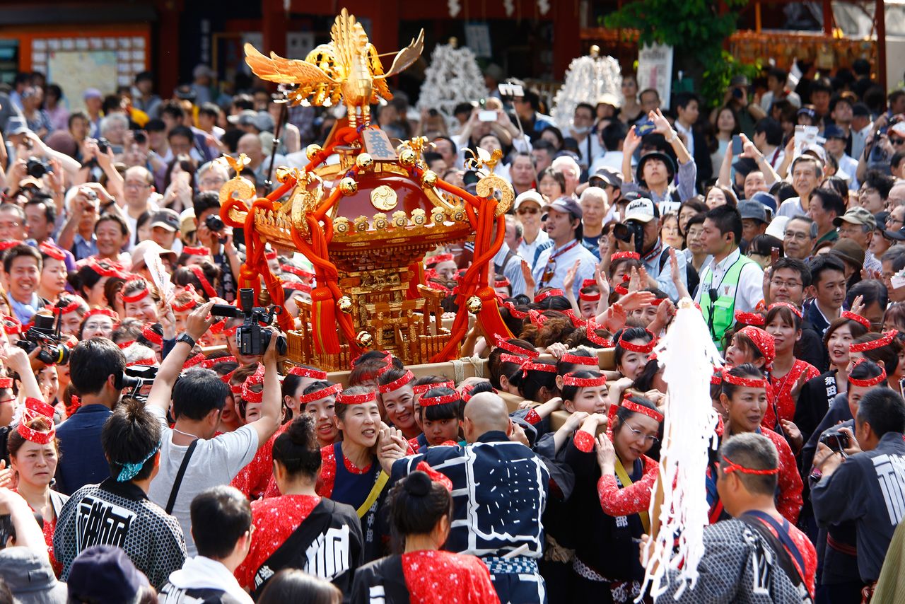 「女神輿の元祖」と呼ばれる須田町中部町会の神輿
