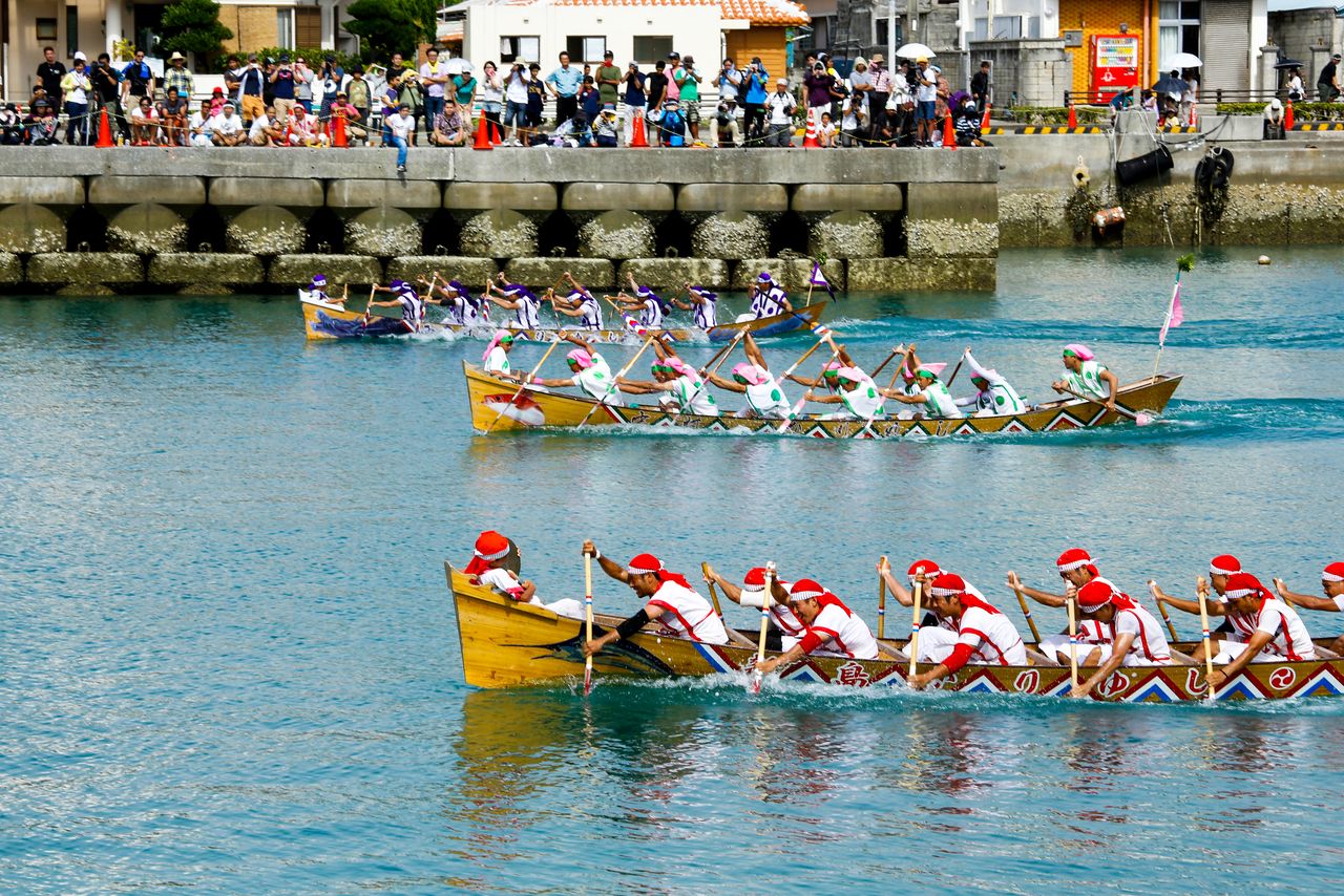 糸満ハーレーは3集落の対抗戦