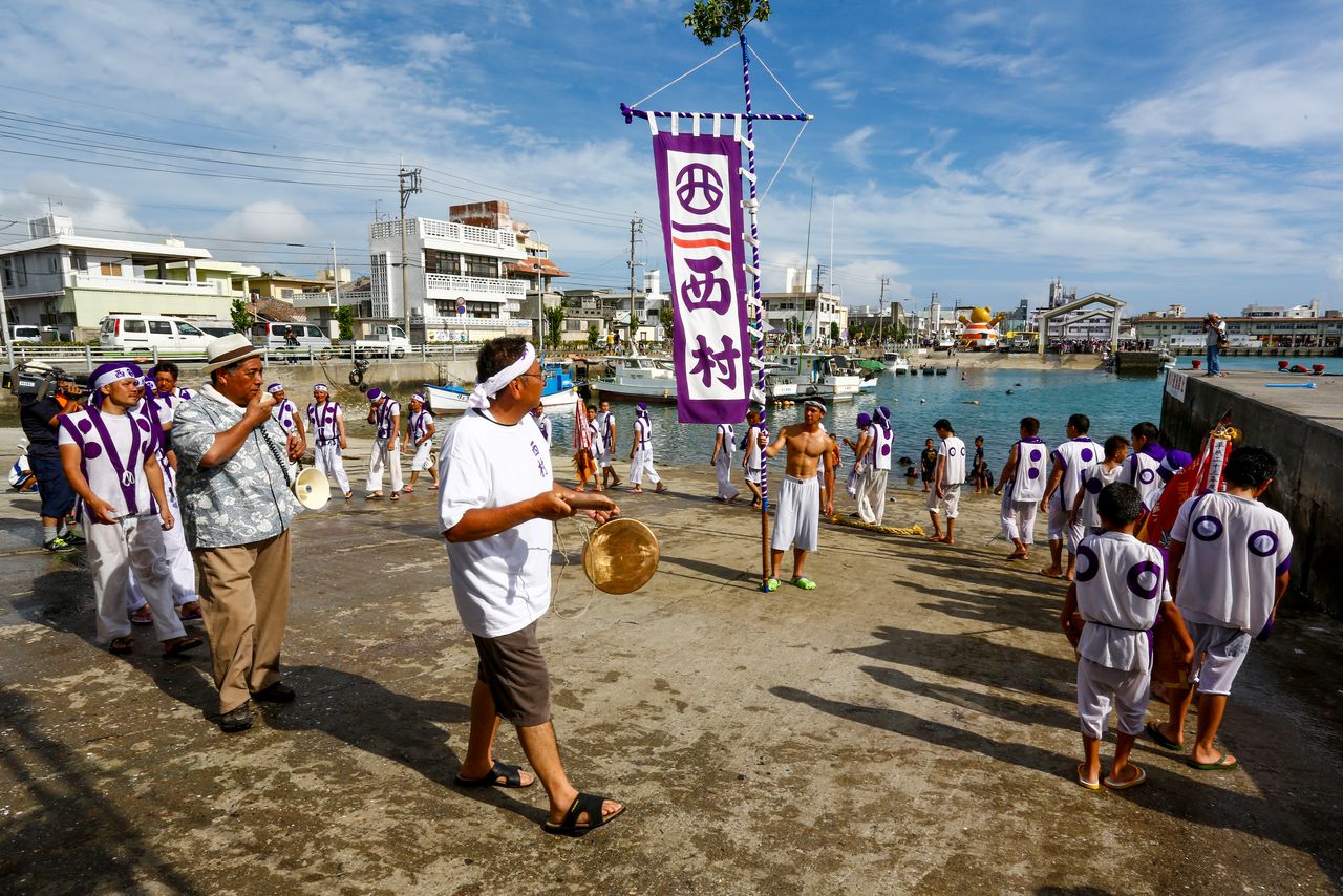決戦の日が近づくと、カンカンカンとハーレー鉦(がね)を打ち鳴らす音が街に響く