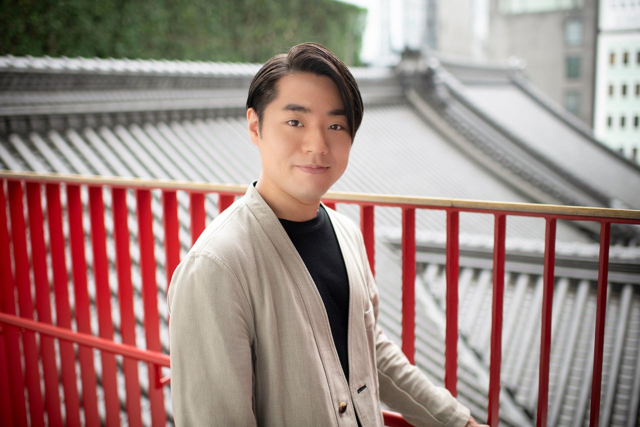 歌舞伎座4階と5階を結ぶ「五右衛門階段」にて