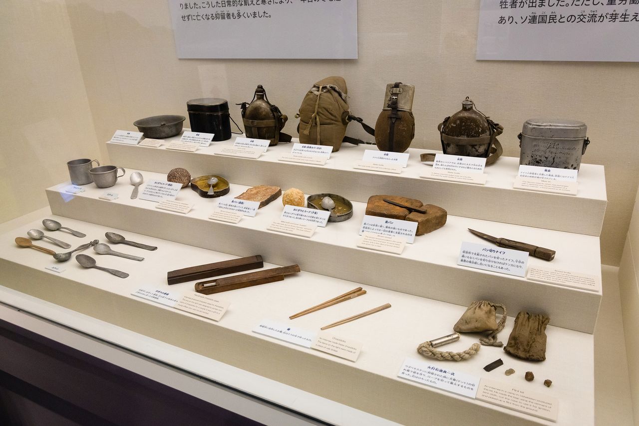 シベリア抑留者が現地で手作りした箸やスプーンなど。日本人の手先の器用さに加え、量の少ない食事がいかに楽しみだったかを伝える貴重な史料