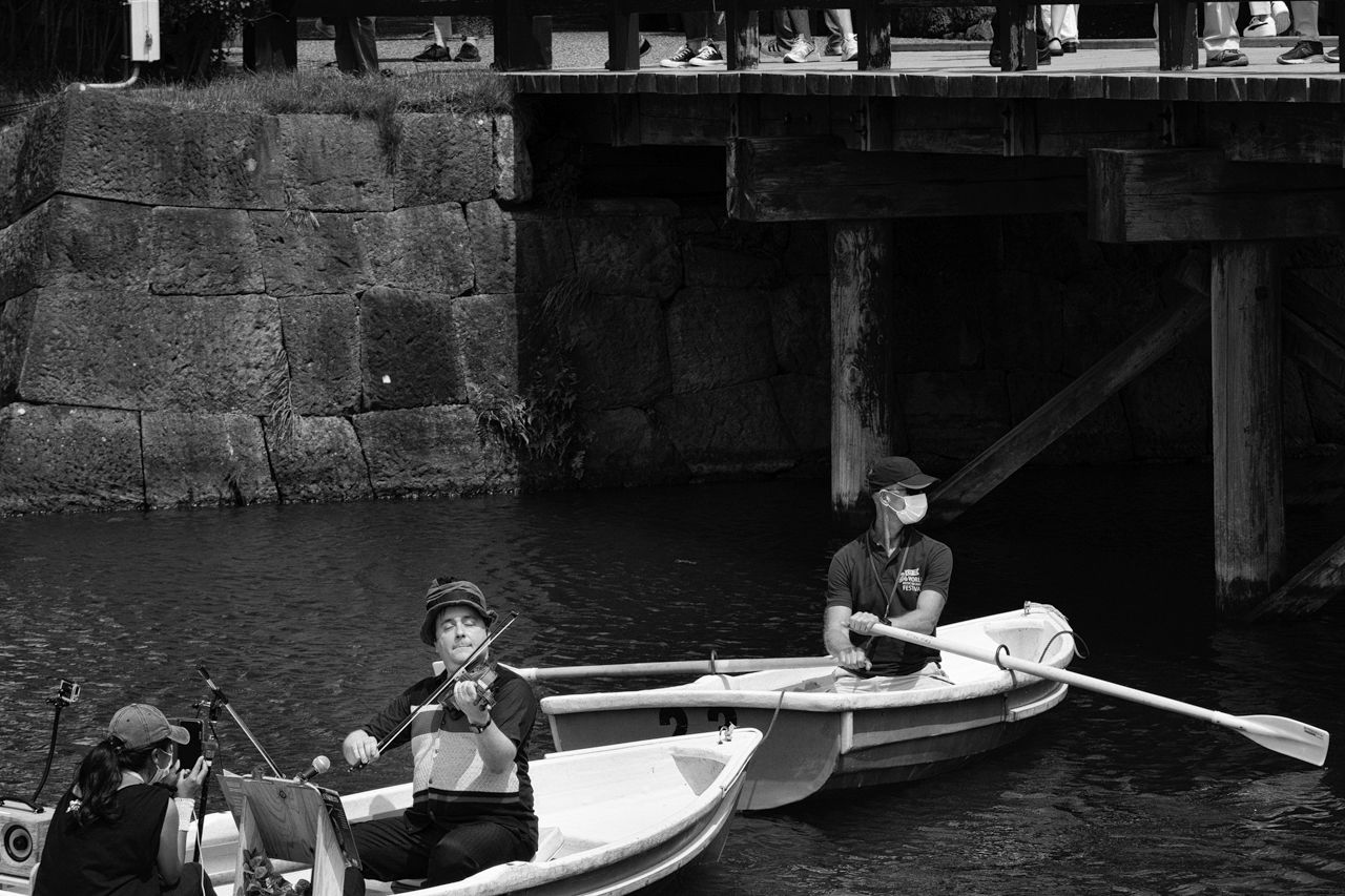 ヴァイオリンのソーントン・トーマス 漕ぎ手がイアン・フランク