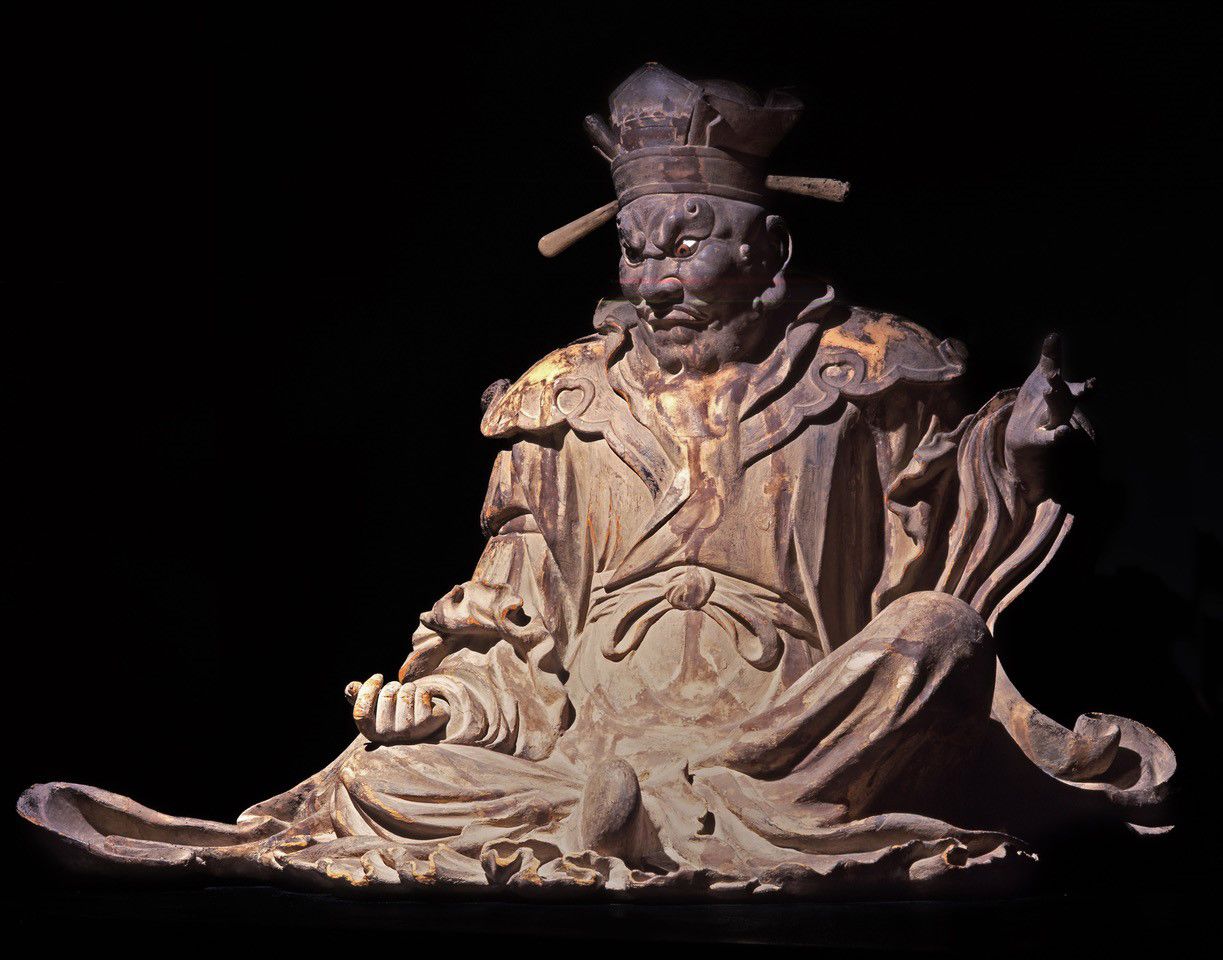 初江王坐像(圓應寺蔵・鎌倉国宝館寄託、国重文)。閻魔王など十王像の残り9体は、近隣の圓應寺本堂に祀られている 写真=原田寛