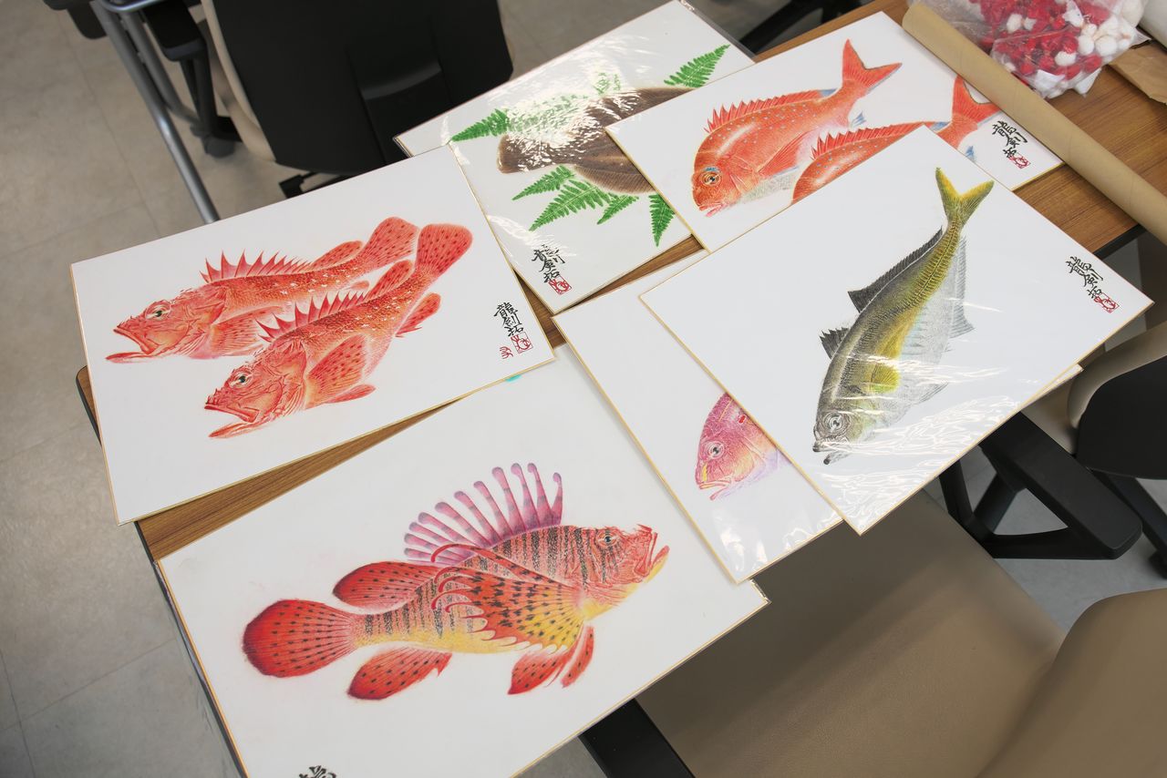 「竜の子会」会員が制作した美術魚拓