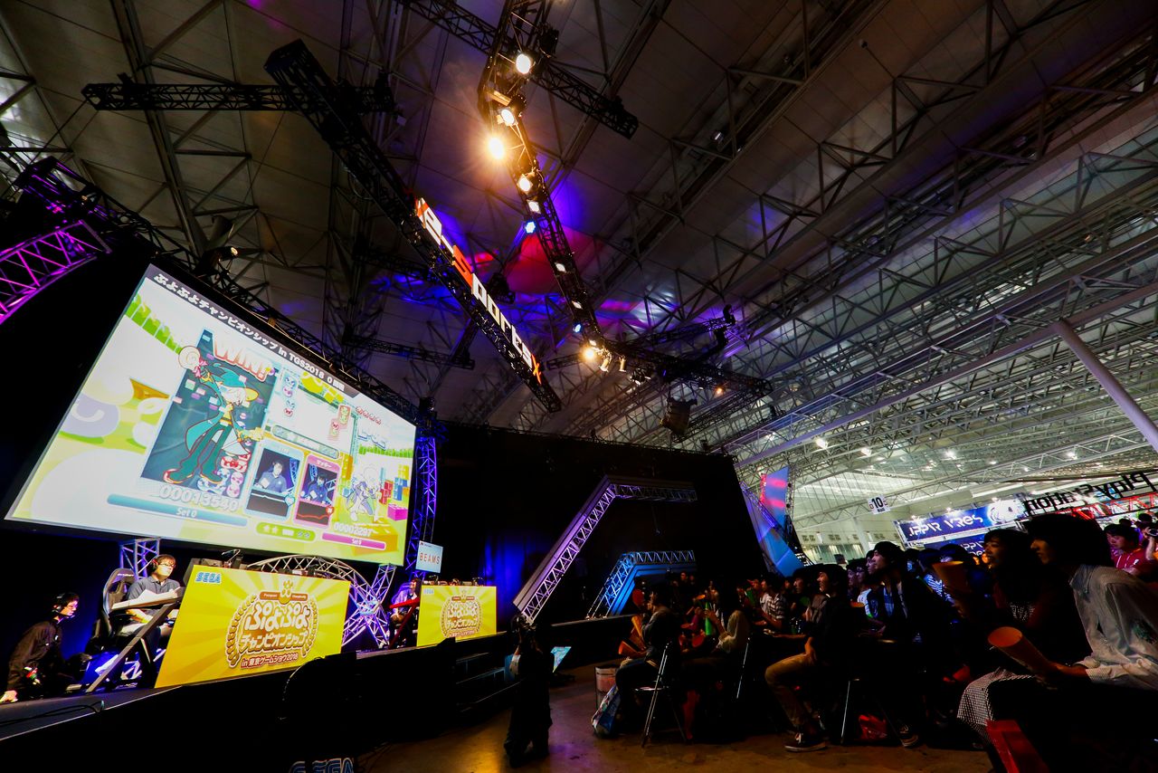 プロによる競技イベント「e-Sports X」はTGSの目玉イベントに成長した(CESA提供)