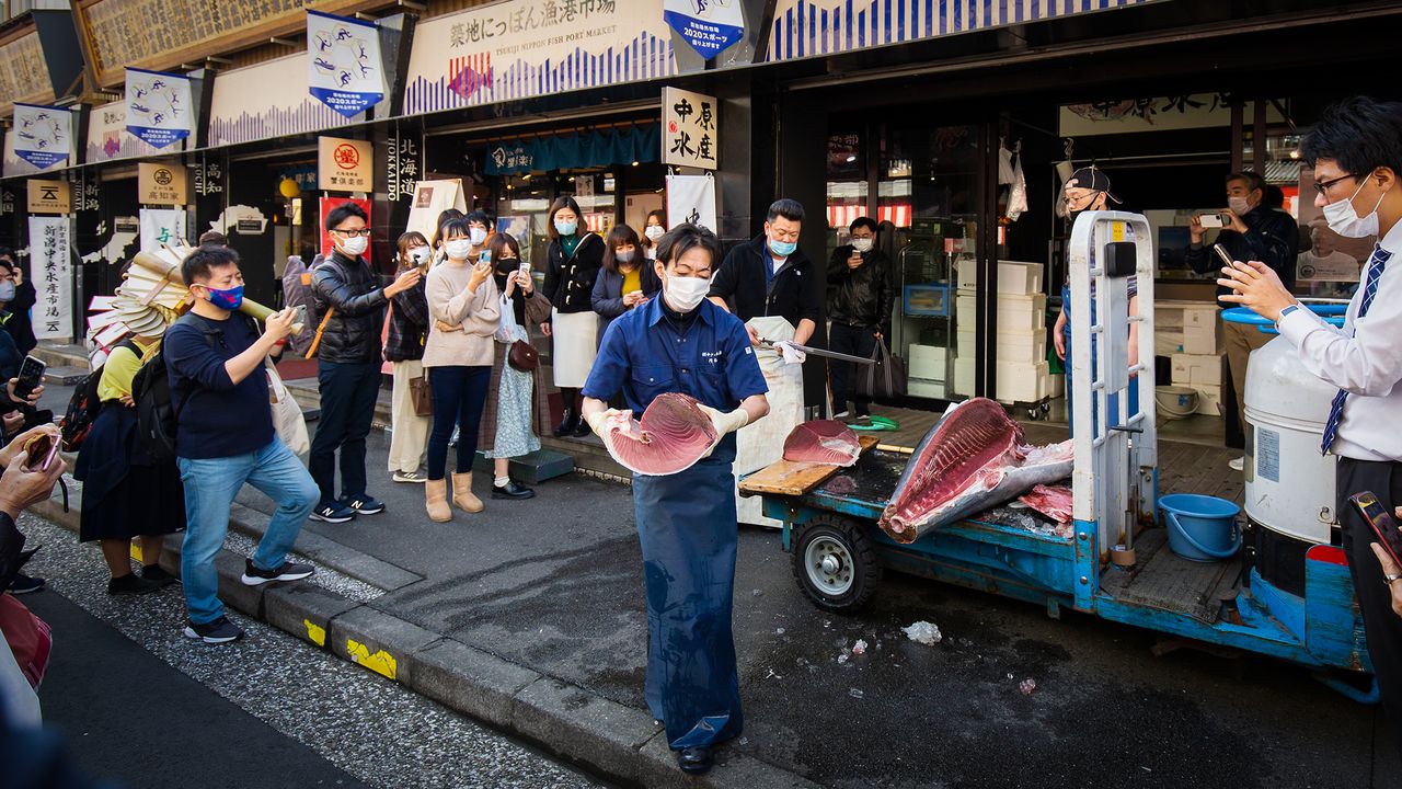 東京 築地場外市場 に再びにぎわい 魚はもちろん スイーツなど人気店がめじろ押し Nippon Com
