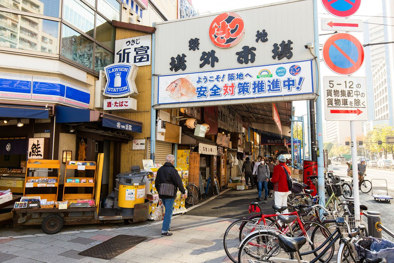 東京 築地場外市場 に再びにぎわい 魚はもちろん スイーツなど人気店がめじろ押し Nippon Com