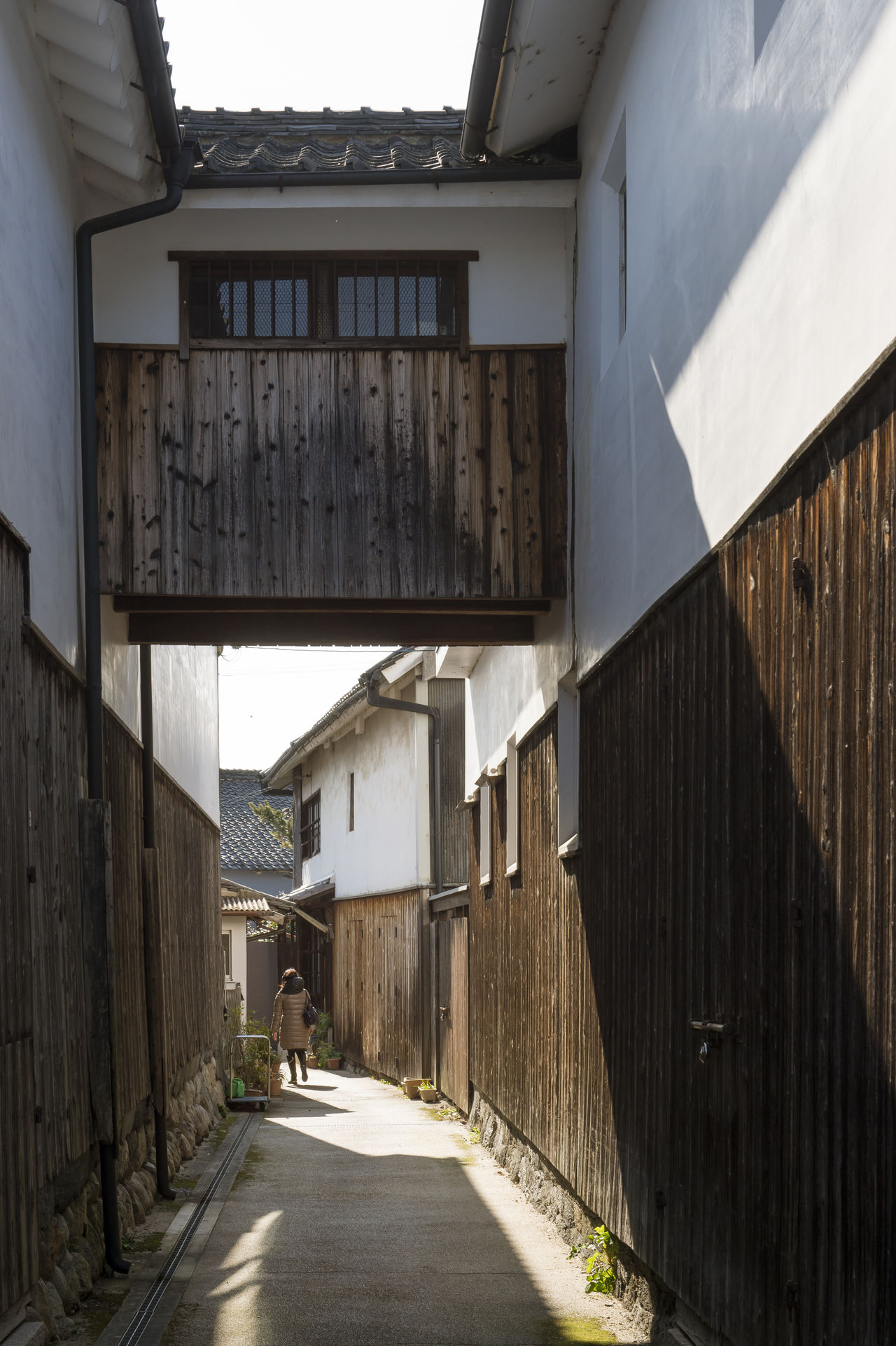 蔵元の建物がある路地