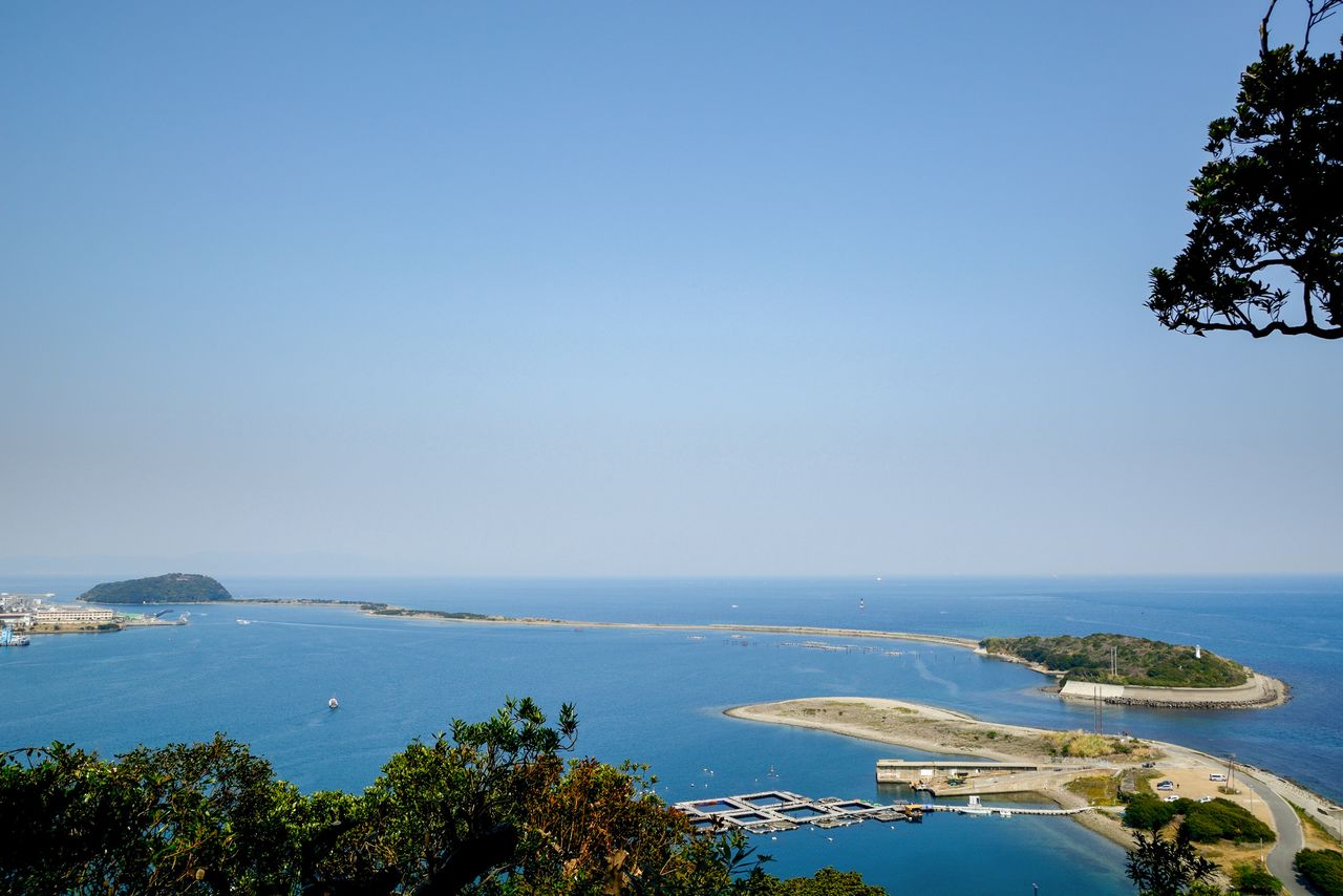 淡路島東部にある約3キロの砂州・成ヶ島 写真:PIXTA