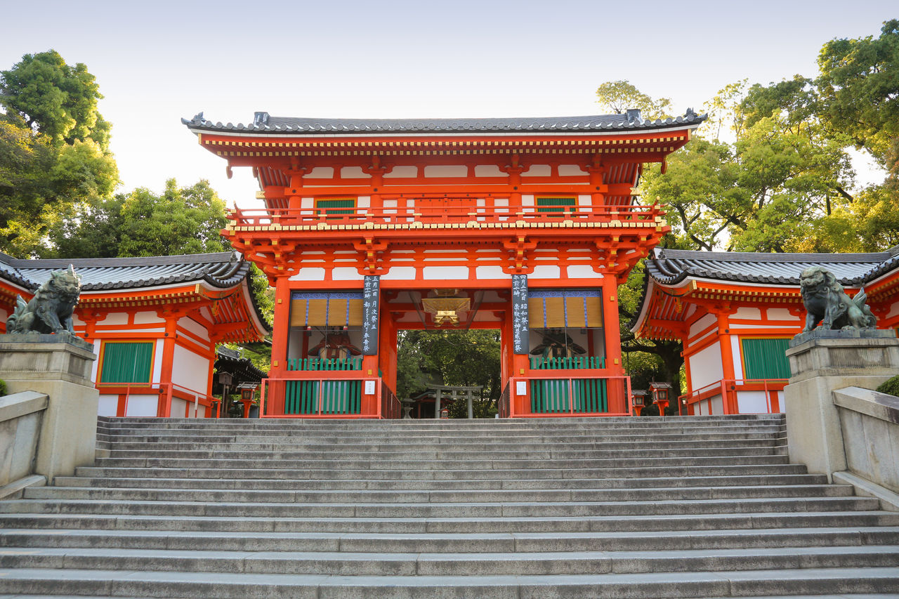 京都 八坂神社 祇園さんとして親しまれる神仏習合の古社 Nippon Com