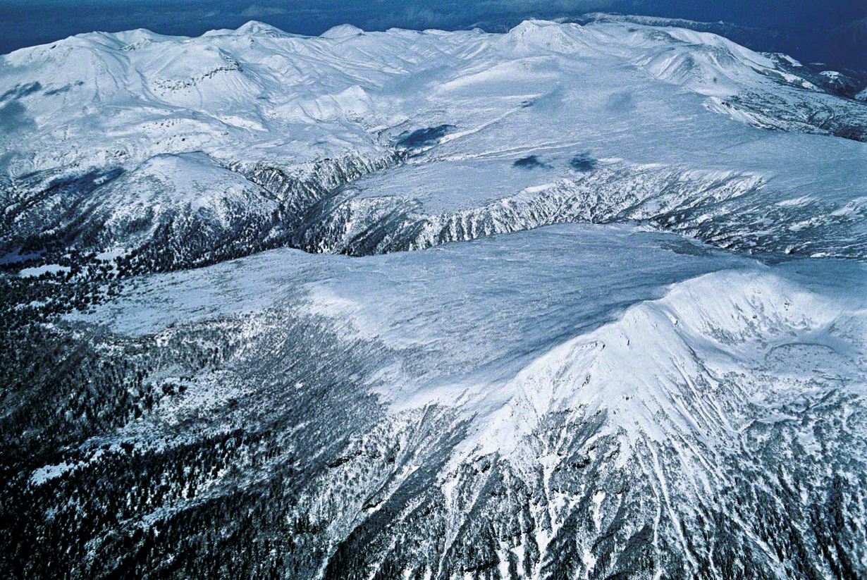 冬の大雪山系の山々