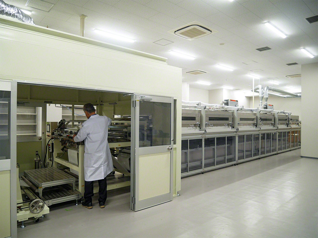 信州大学国際科学イノベーションセンター内に設置されたナノ複合膜の製造ライン（画像提供：信州大学）
