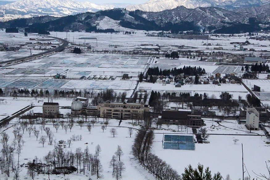 雪景色の国際大学周辺
