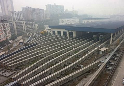 2001年に重慶市の公共交通機関として日本の技術で建設されたモノレール　提供：JICA