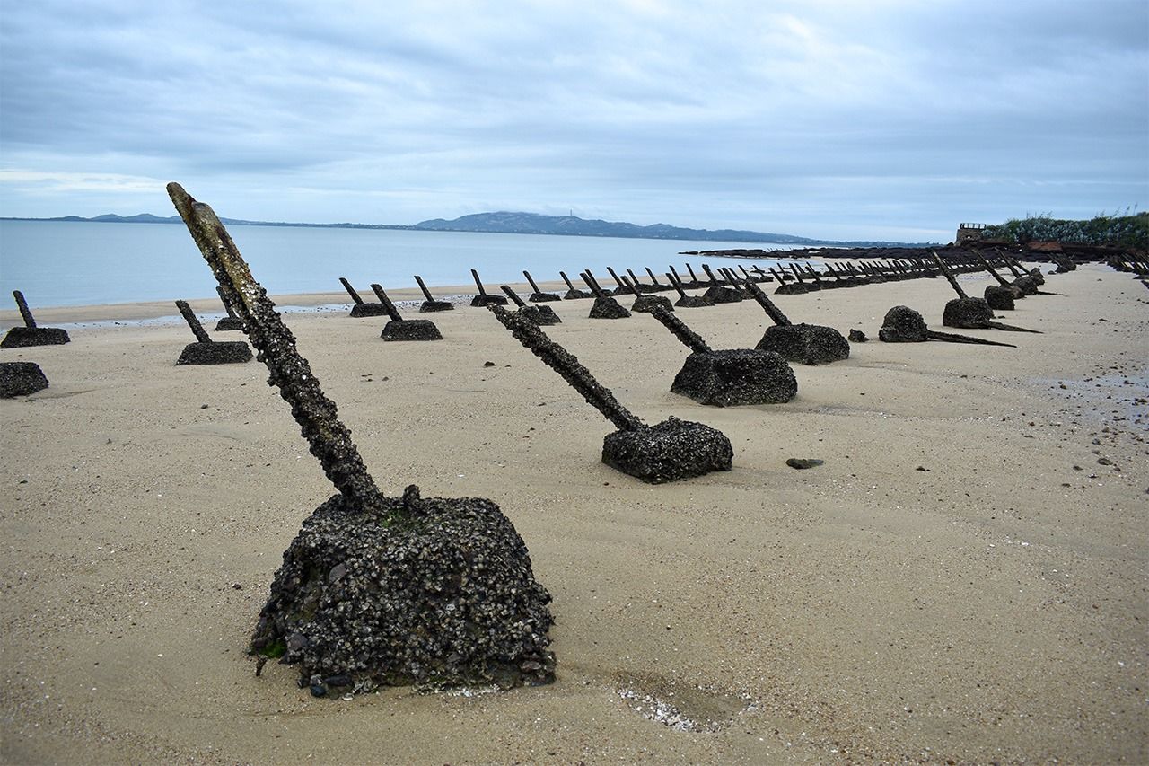 金門島の海岸に残る、敵の上陸を防ぐための「軌条砦」