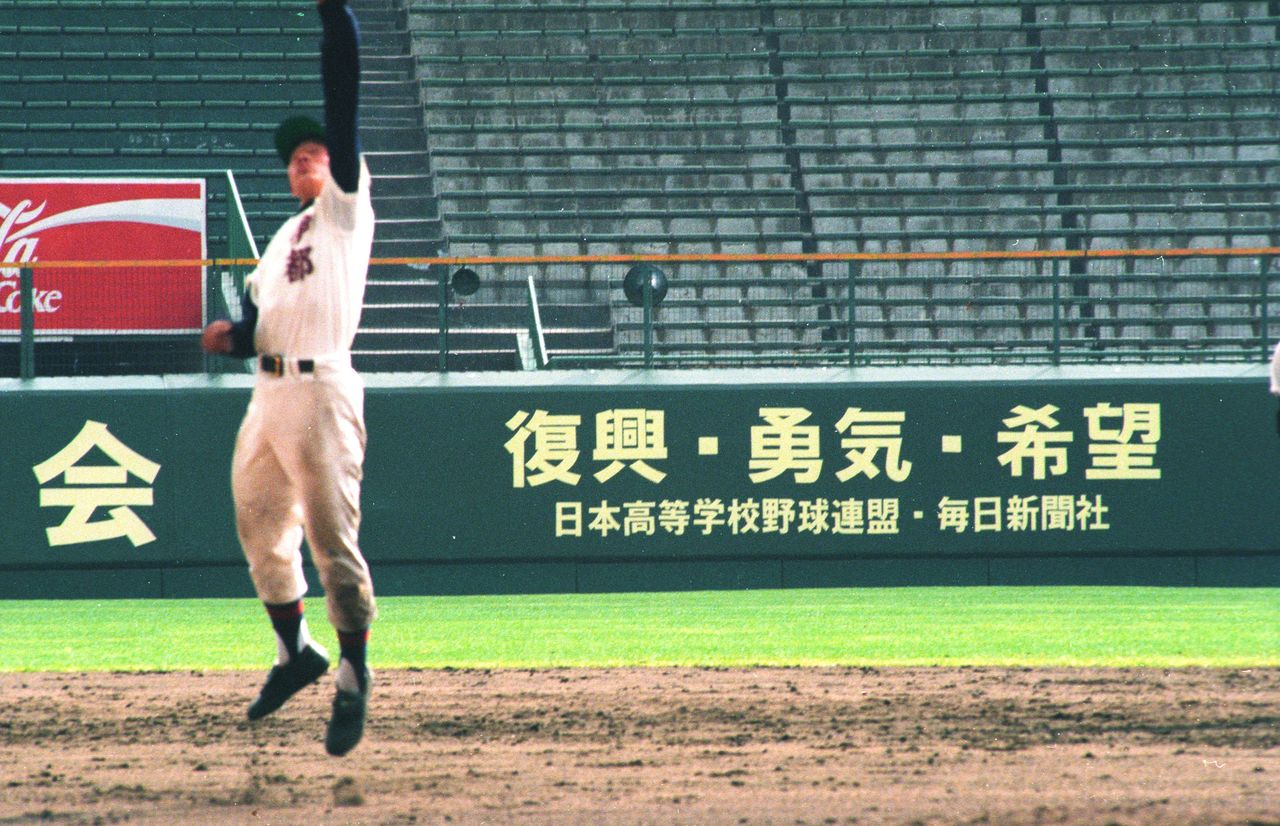 阪神大震災から立ち上がる願いを込めた「復興・勇気・希望」のメッセージ(1995年3月19日) 時事