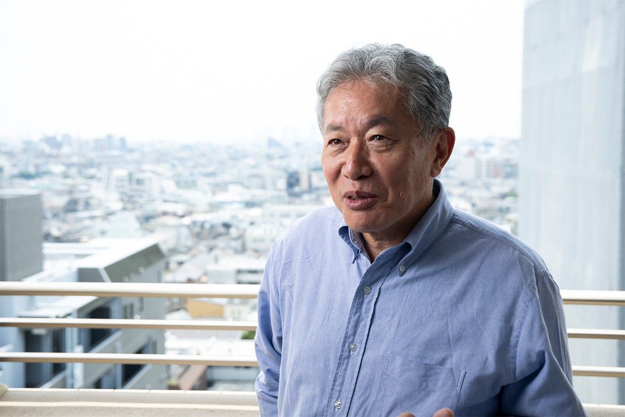 「『性善説』の制度は隙間だらけ。その隙が『ハック』された」と語る内田樹さん=東京都内(川本聖哉撮影)