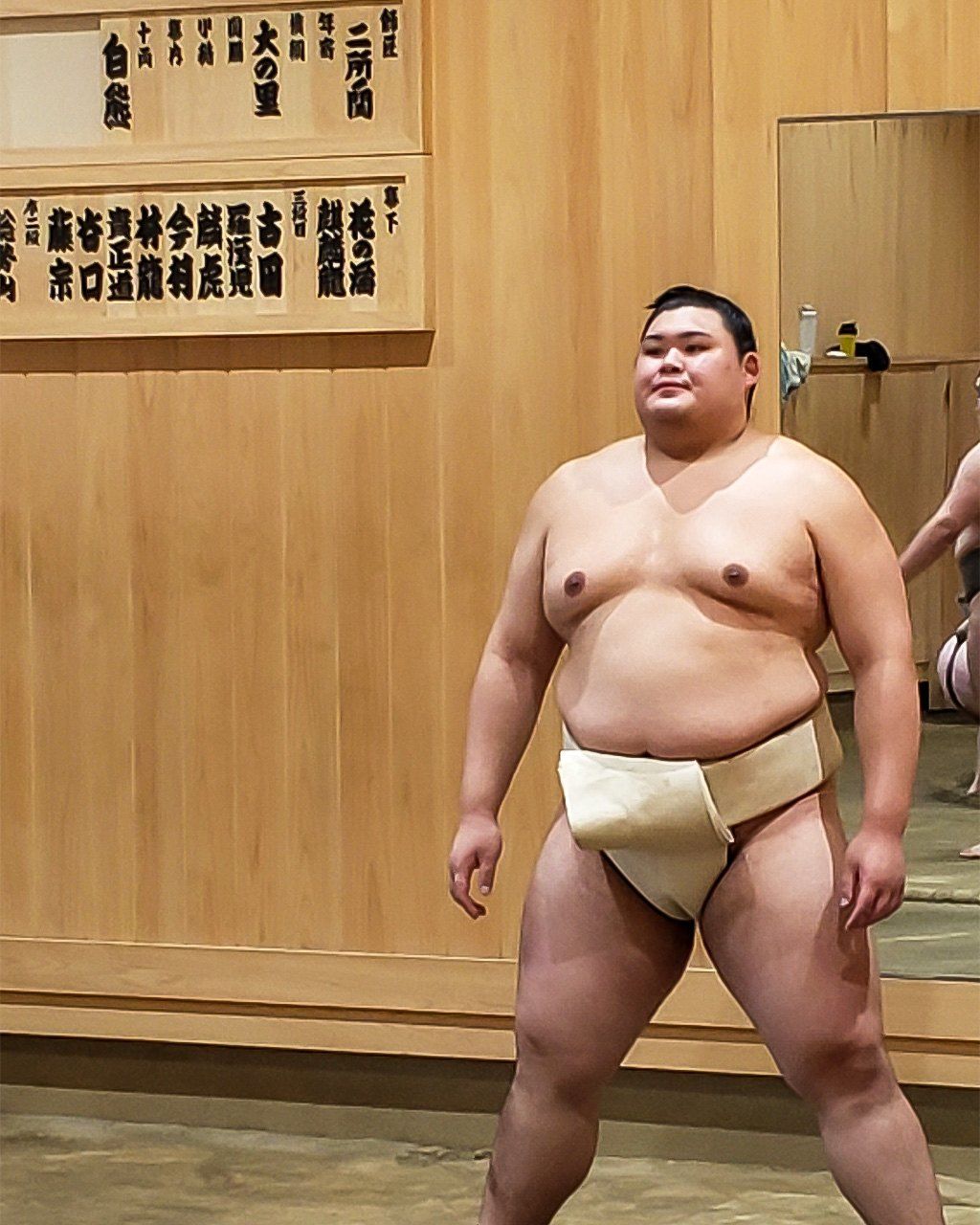 稽古場の大の里。名札には横綱を示す木札が掲げられた=2025年6月5日、茨城県阿見町の二所ノ関部屋(筆者撮影)