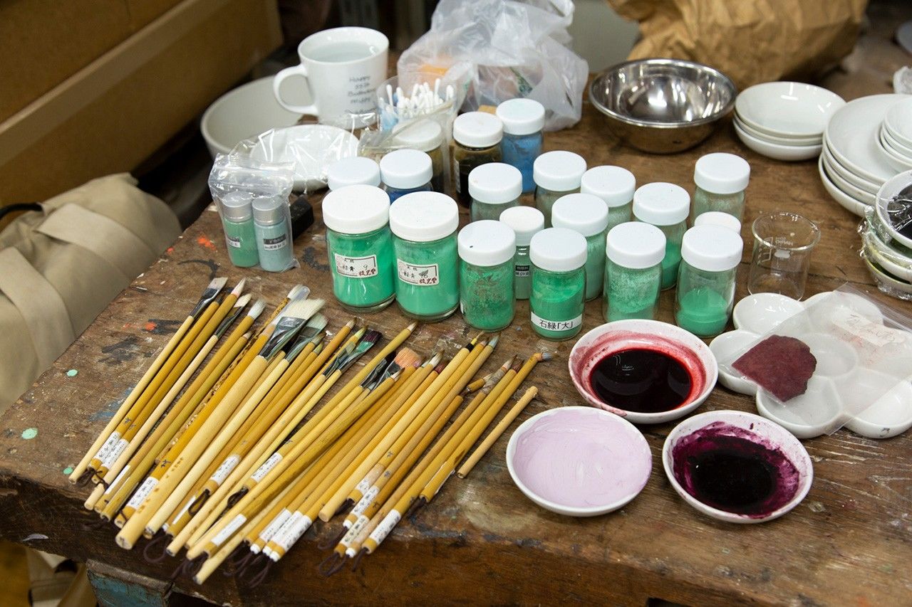 日本には現存しないため、中国から入手した岩絵具。撮影=川本 聖哉