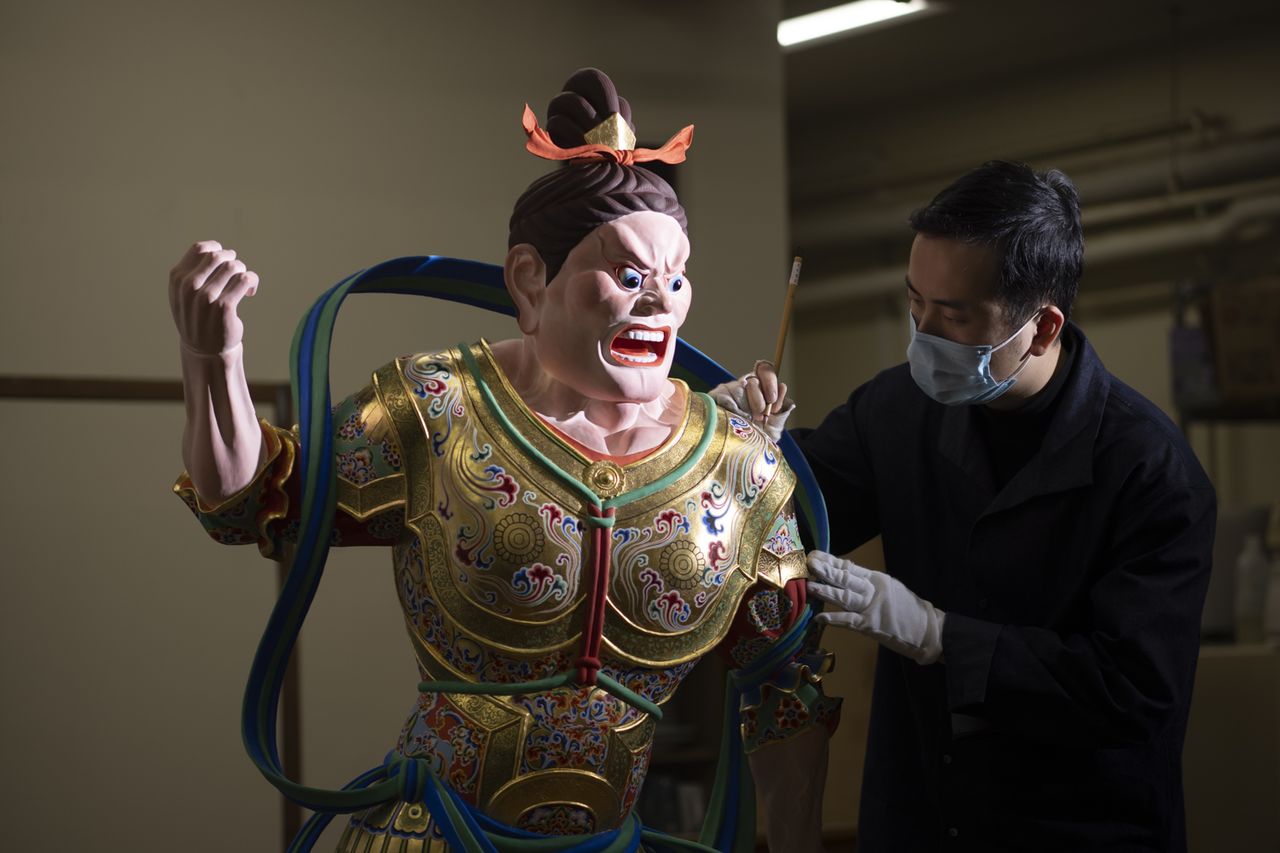 シルクロード文明の痕跡を残す甲冑。