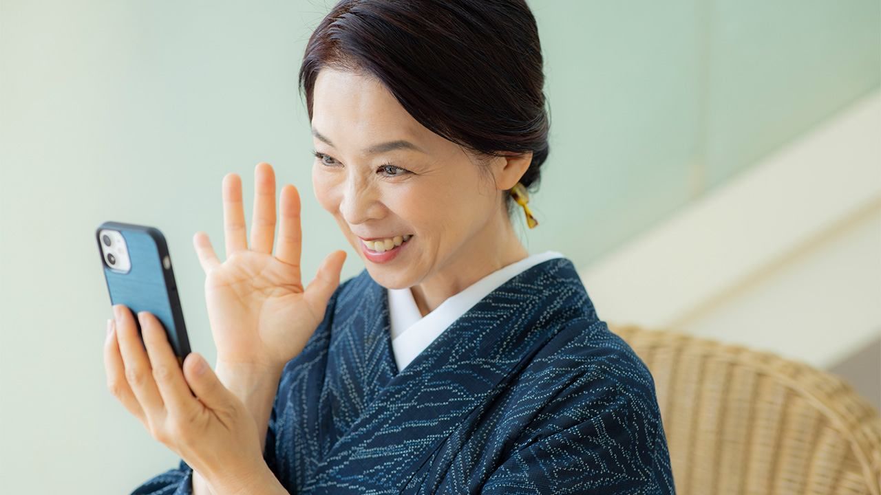 Pc使わずスマホのみ 女性68 Line調査 70代のスマホ利用5割超す Nippon Com