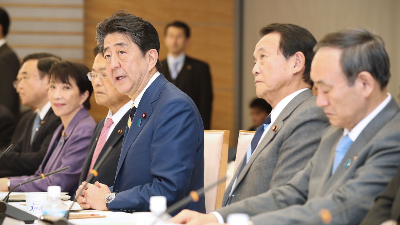 安倍首相 連続在任日数でも歴代1位に 大叔父 佐藤栄作氏の記録塗り替える Nippon Com