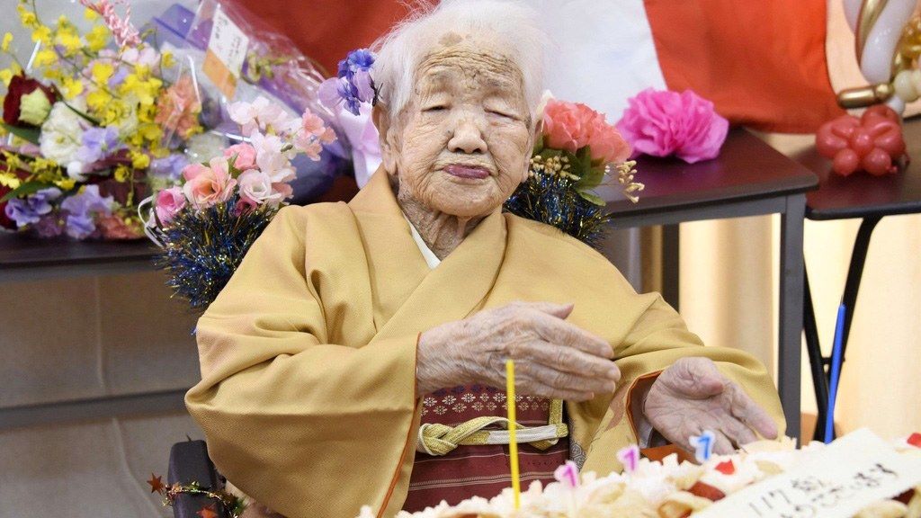 100歳以上高齢者 初の8万人超に が女性 Nippon Com