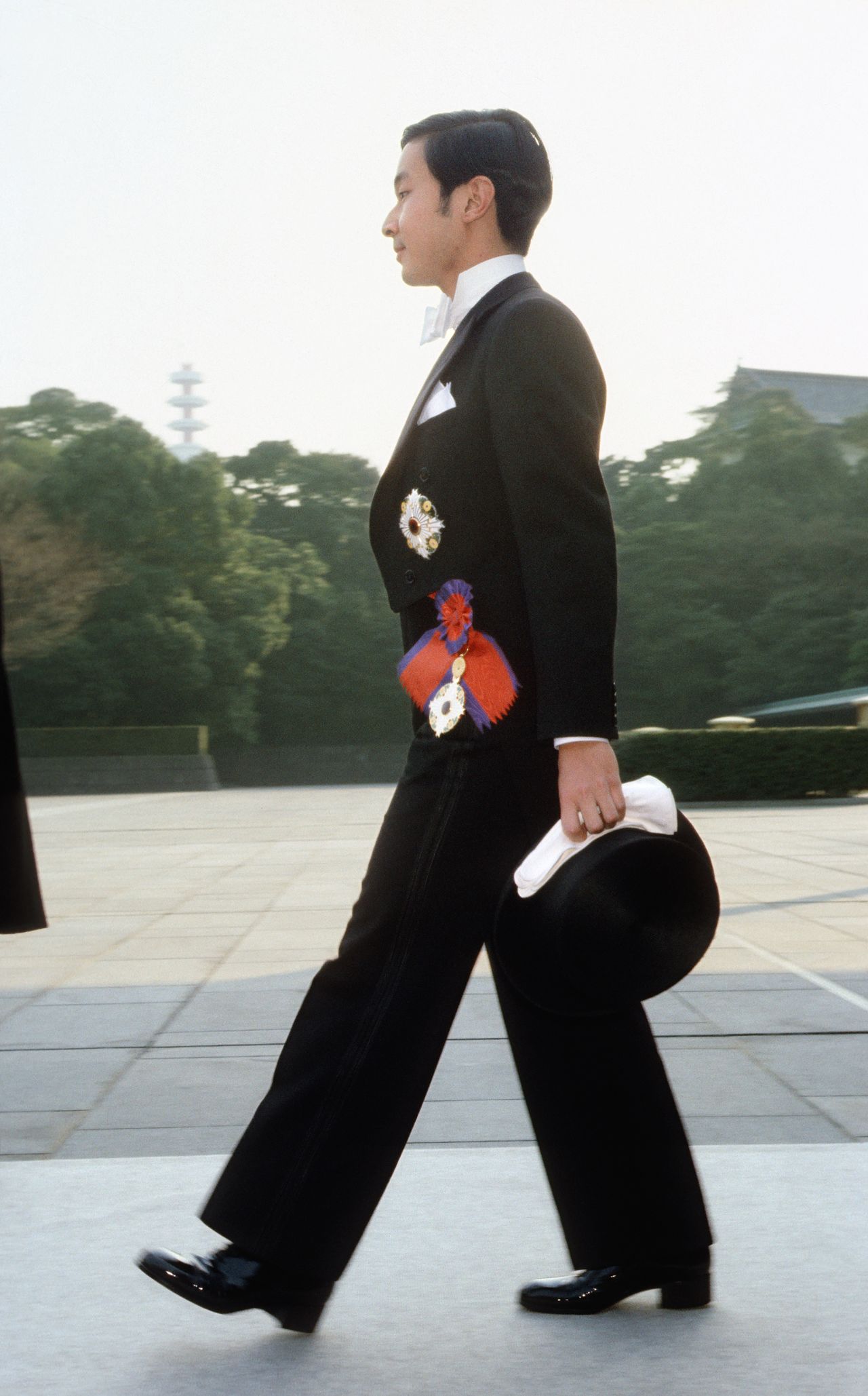 1980年2月23日 大勲位菊花大綬章を付けた浩宮さま(時事)