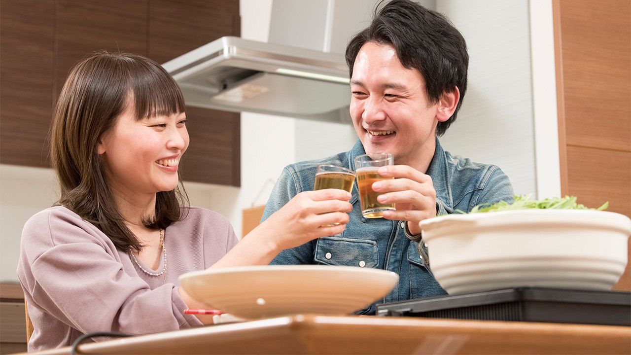 コロナ流行で 家飲み 増えた オンライン飲み会参加は26 Nippon Com