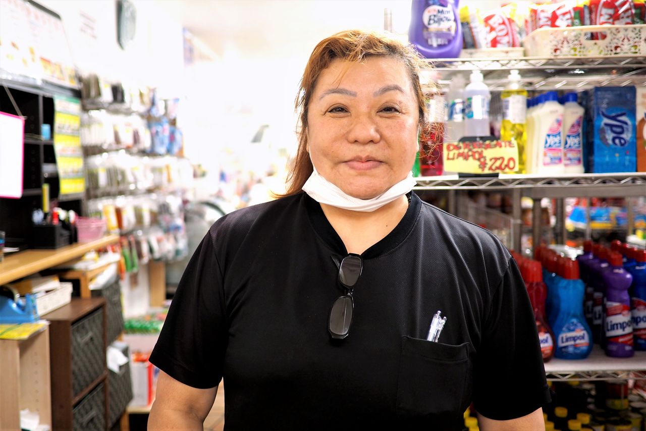 来日して32年目のユリさん。「日本語は苦手」と言いながら、取材の会話にはなんの不自由もなかった 写真=渕貴之