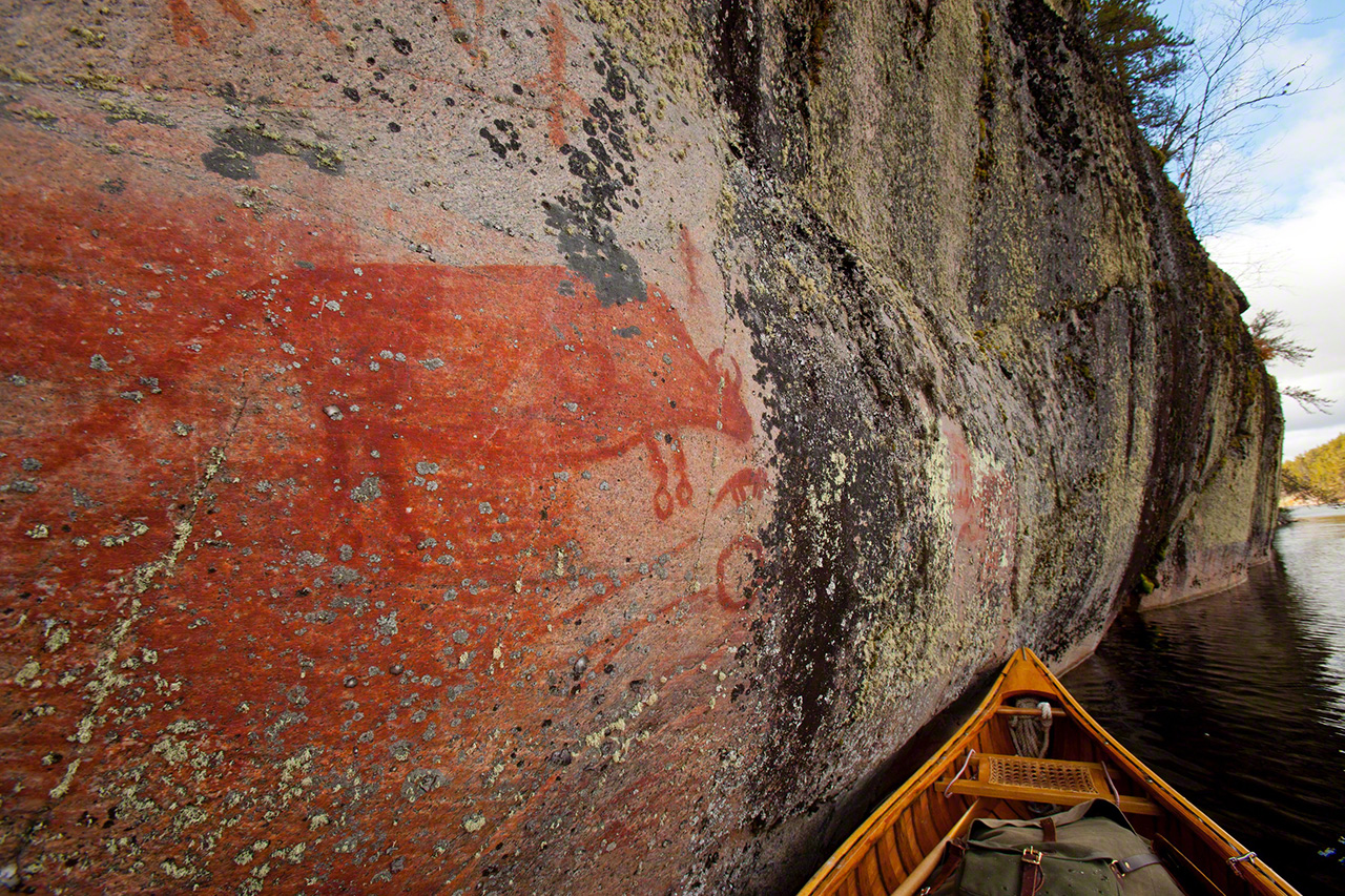 ブラッドベイン川に残る先住民の壁画（撮影：2010年）