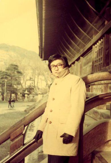 大学院修士課程在学中、善光寺にて(筆者提供)