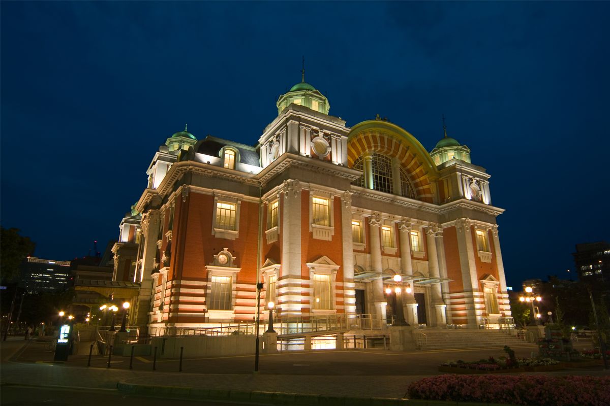 日本有数の公会堂建築である大阪市中央公会堂。2002 年に国の重要文化財に指定された。©(公財)大阪観光局